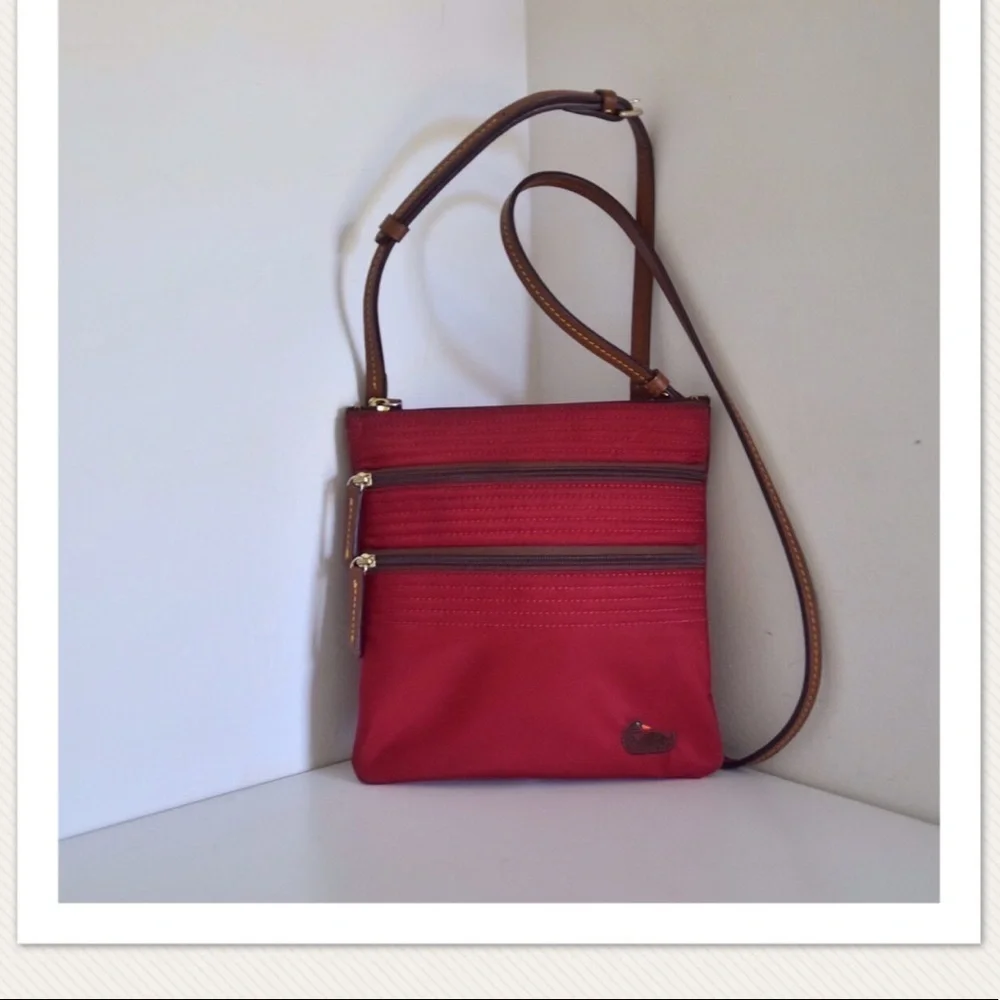 Dooney & Bourke cross body bag